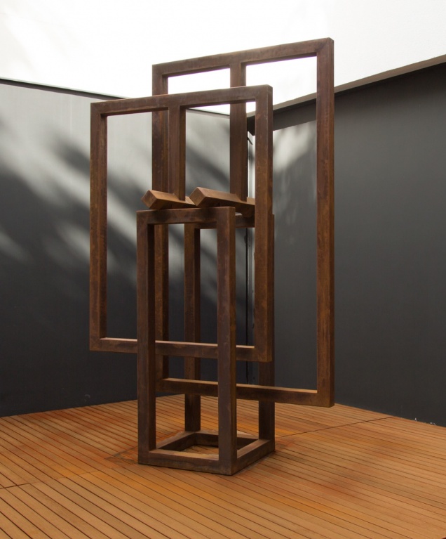 Duas Janelas Tubo | 2018 | Ao Corten | 270 x 155 x 150 cm 