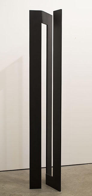 Coluna em fitas | 1985 | Ao pintado | 225 x 37 x 41 cm (aproximadamente)
