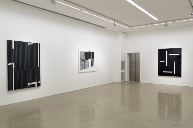 Montagem de acervo - 1º andar 
(da esq. para dir.) Hildebrando de Castro, Manuel Caeiro and Ricardo Alcaide